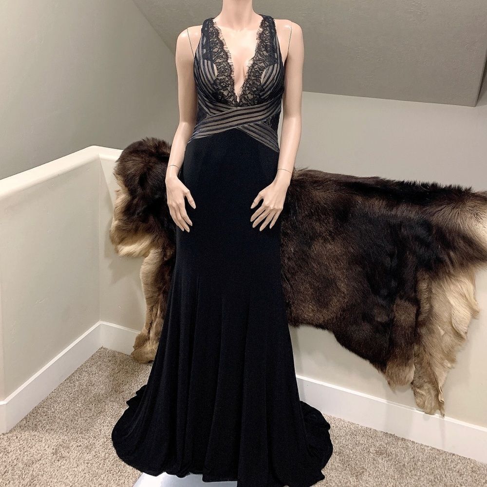 New Sexy Cross Back Black Floral Lace Halter Evening Dress